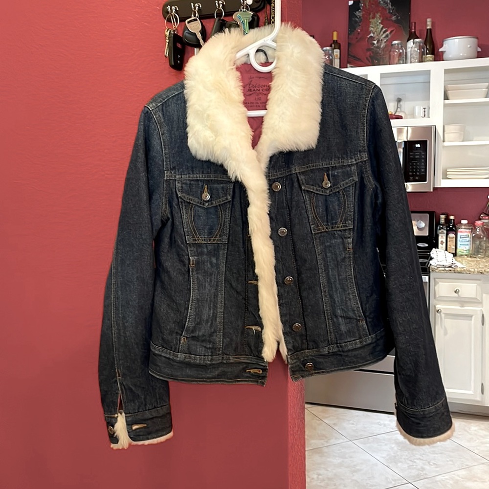 Jean jacket with faux fur